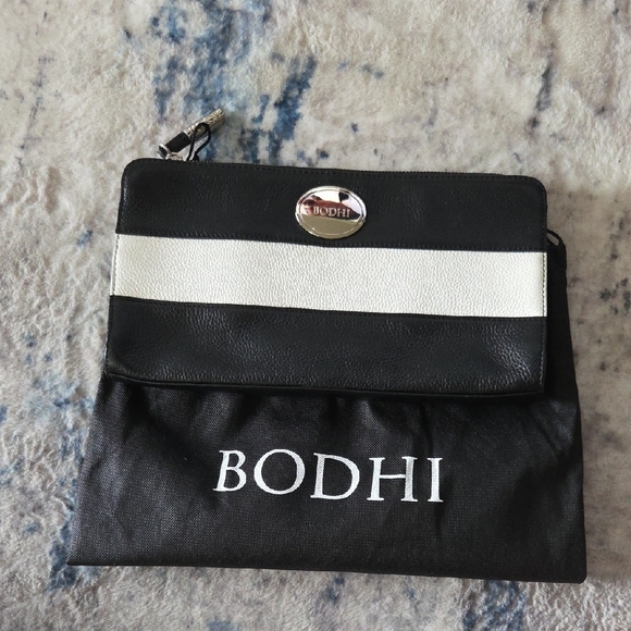 Bodhi Handbags - Bodhi Black and White Clutch